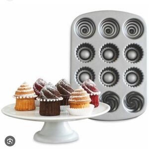 NORDIC WARE ⭐️ “Filled Cupcake” baking pan